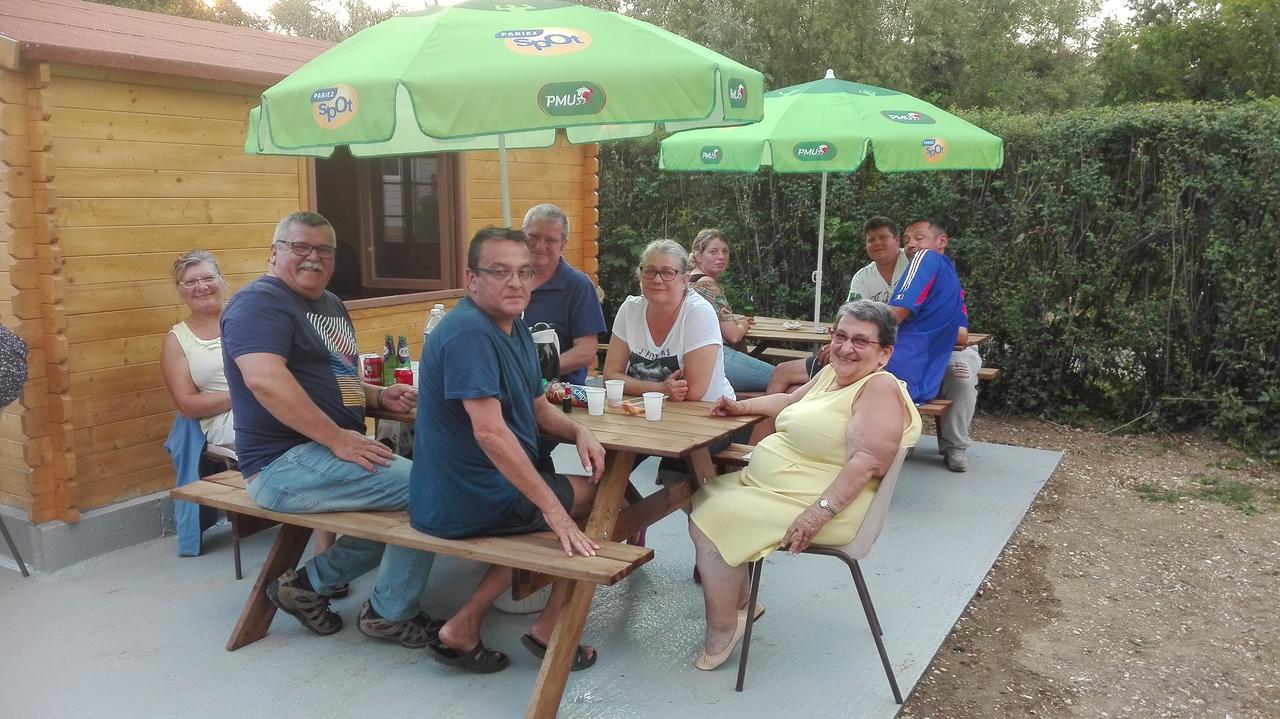 Camping Loisirs Des Groux Mousseaux-sur-Seine Eksteriør billede